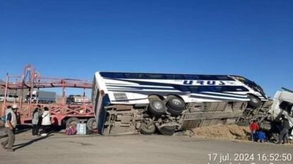 Accidente en Patacamaya entre un ómnibus y un tractocamión