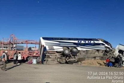 Accidente en Patacamaya entre un ómnibus y un tractocamión