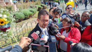 Liderazgo de Maduro en encuestas electorales según embajador venezolano en Bolivia