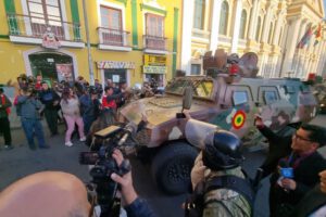 Convocatoria del Ministerio de Gobierno a periodistas en Plaza Murillo