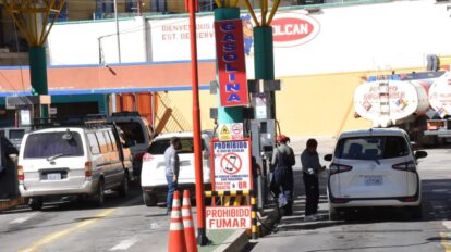 Abastecimiento de combustible para buses interdepartamentales en La Paz