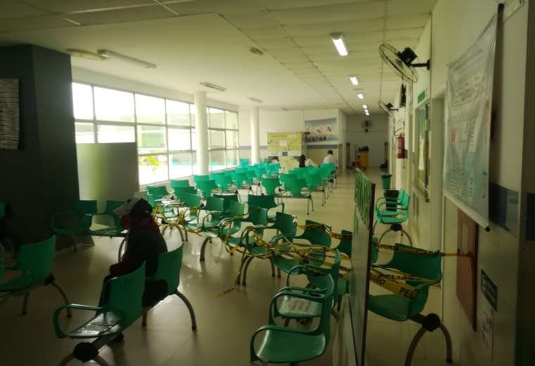 Paro de trabajadores de salud en el Hospital Bajío del Oriente en Santa Cruz