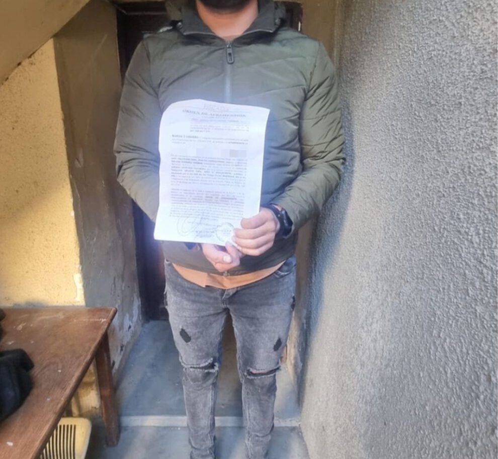 Detienen a colombiano acusado de agredir sexualmente a niña