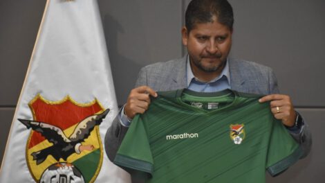 Oscar Villegas director técnico de la selección nacional de fútbol