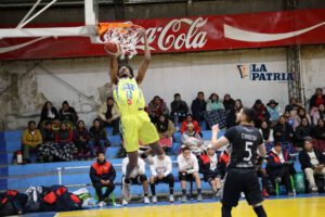 Carl A-Z lucha por un lugar en las semifinales de la Libobasquet