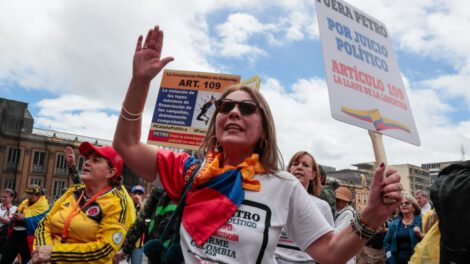 Protestas contra Gustavo Petro en Plaza de Bolívar