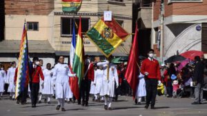 Desfiles escolares Oruro en conmemoración de la independencia de Bolivia
