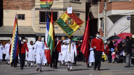Desfiles escolares Oruro en conmemoración de la independencia de Bolivia