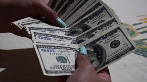 créditos externos para frenar alza del dólar en el mercado paralelo