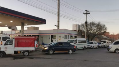 Escasez de diésel provoca caos en estaciones de servicio de Oruro