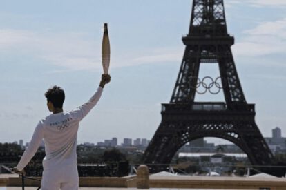 Antorcha olímpica París 2024 en manos de celebridades