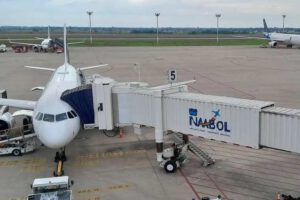 Avasallamiento de terrenos en el Aeropuerto Internacional de Viru Viru