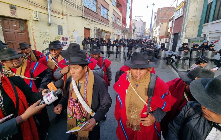 Crisis sindical en La Paz: Dirigentes se enfrentan a chicotazos por control de federación