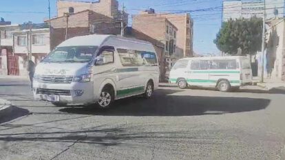 Transporte Urbano de Oruro realiza paro movilizado y bloqueo de 24 horas por escasez de diésel