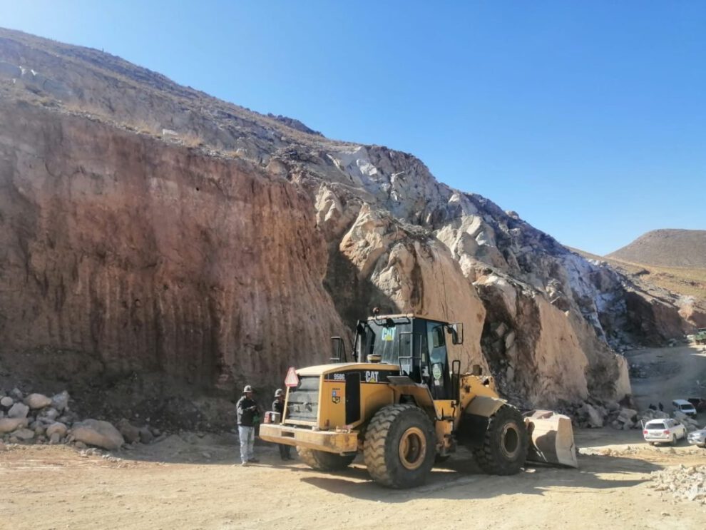 nuevo contrato minero para trasladar Cooperativa La Luminosa a Cala Cala