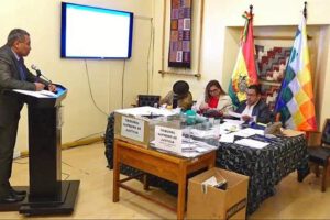 Postulantes repetir examen tras polémica con diputada Patricia Arce