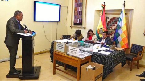 Postulantes repetir examen tras polémica con diputada Patricia Arce