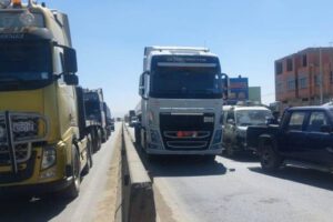 Bloqueo de transportistas por falta de diésel