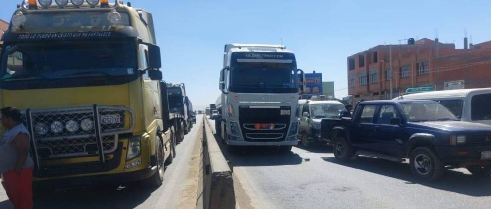 Bloqueo de transportistas por falta de diésel