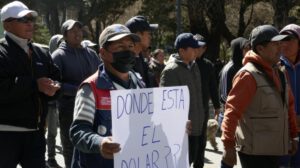 Comerciantes no participarán en desfile por falta de dólares