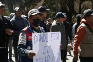 Comerciantes no participarán en desfile por falta de dólares