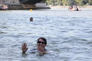 Agua del río Sena no apta para nadar durante demostración de Anne Hidalgo