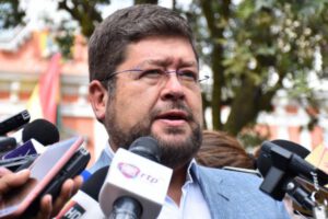 Samuel Doria Medina se defiende ante las acusaciones del gobierno boliviano sobre sus tutoriales económicos