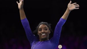 Simone Biles regresa con fuerza en París