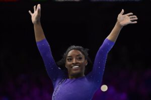 Simone Biles regresa a la gimnasia en París