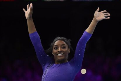 Simone Biles regresa con fuerza en París