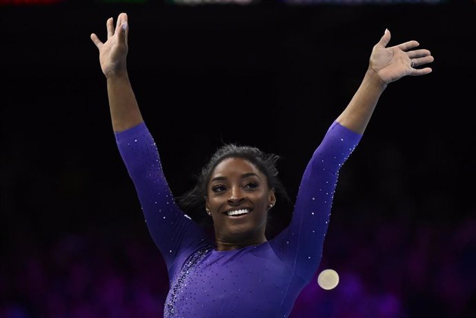 Simone Biles regresa con fuerza en París