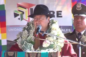 Inversión en Tiahuanacu: Arce da inicio al proyecto de pavimentación y entrega de 40 viviendas