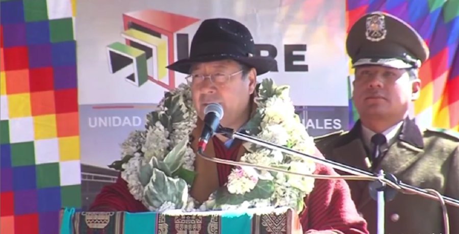 Inversión en Tiahuanacu: Arce da inicio al proyecto de pavimentación y entrega de 40 viviendas