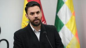 Falta de combustible y escasez de divisas en Bolivia