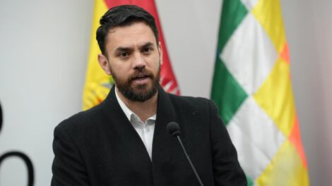 Falta de combustible y escasez de divisas en Bolivia