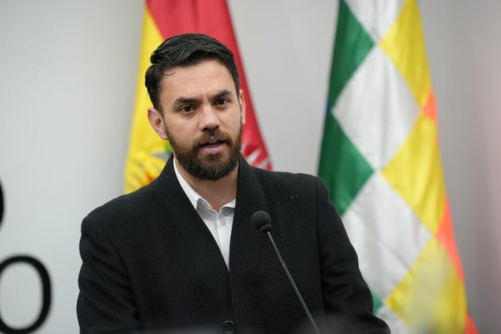 Falta de combustible y escasez de divisas en Bolivia