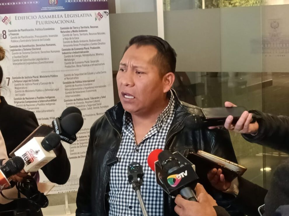 Diputado Freddy López critica al ministro Del Castillo