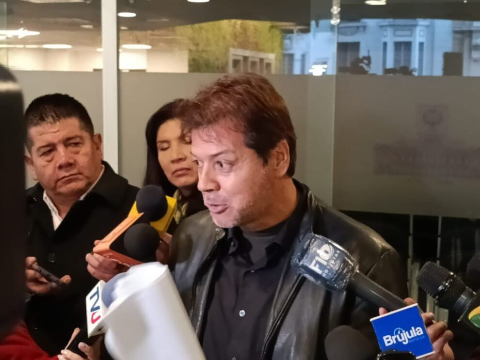 Hugo Vargas Palenque impugna examen oral por irregularidades