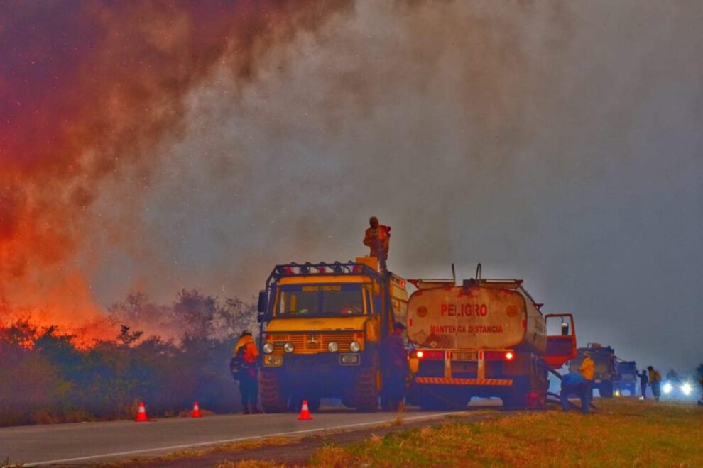 Brigadas médicas en Santa Cruz atienden a afectados por incendios