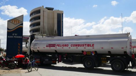 Paro y bloqueo en Oruro por escasez de combustible