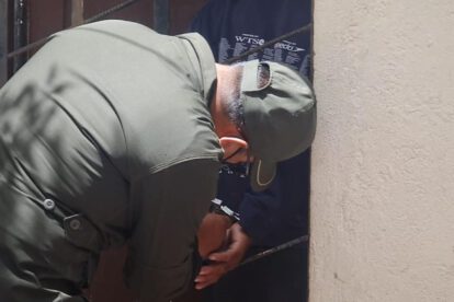 Padre ebrio intenta asfixiar a su hijo en Oruro