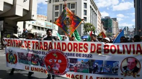 Protestas en Bolivia por escasez de diésel y dólares