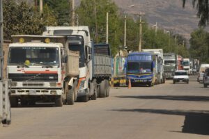 Bloqueos en Bolivia por falta de dólares y combustible