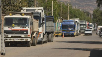 Bloqueos en Bolivia por falta de dólares y combustible