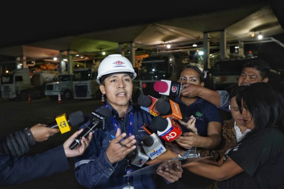 Licencia ambiental YPFB y retraso en llegada de buques