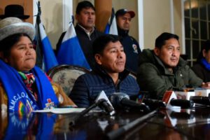 Diálogo y créditos para transportistas en Bolivia