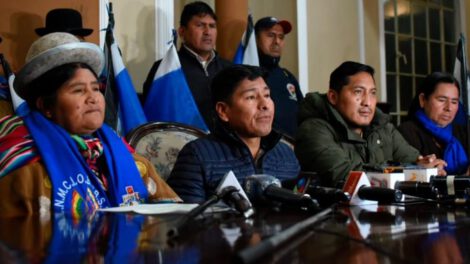 Diálogo y créditos para transportistas en Bolivia