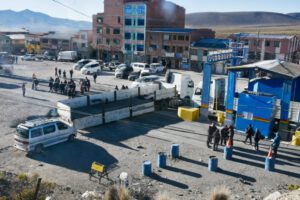 Bloqueo en Tambo Quemado impide salida de cisternas a Chile