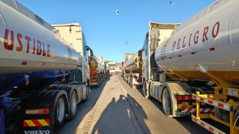 Bloqueo en Tambo Quemado afecta suministro de combustibles