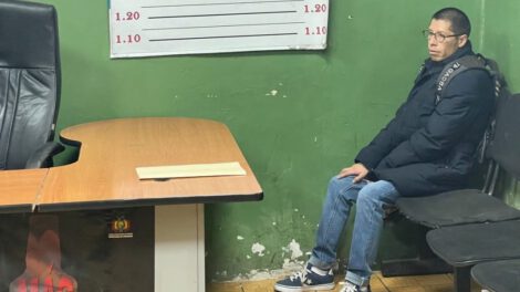 Arresto de periodista Juan Pérez Munguía en oficina policial